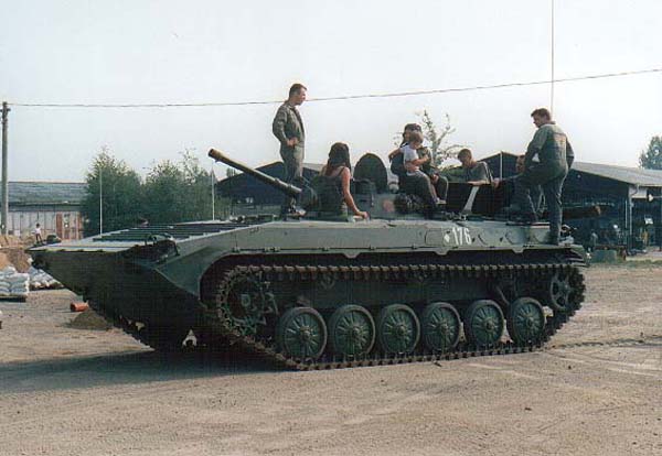 36 BMP von der Fahrerseite