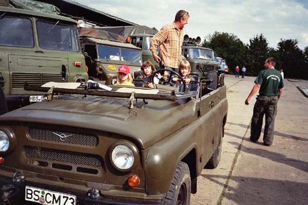 28 Kinder wollen UAZ fahren