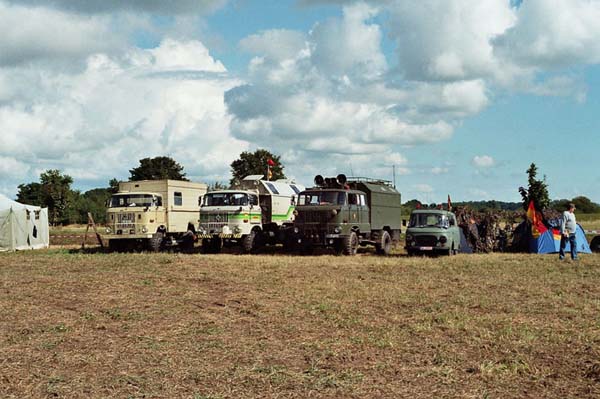 24 W50-Parade mit BARKAS Kleinbus