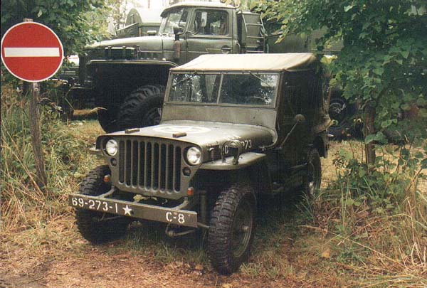 23 Ein Jeep