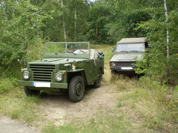 22 P2M und Iltis von vorn