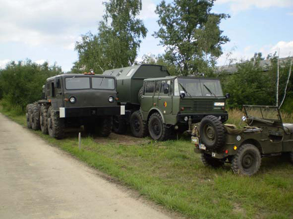 33 MAZ und TATRA 813